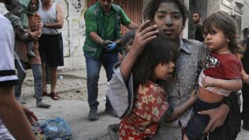 Børn efter eksplosion i Gaza
