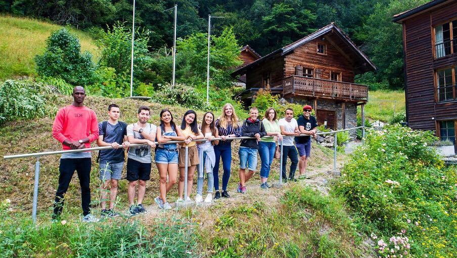 Rejs ud på en work camp