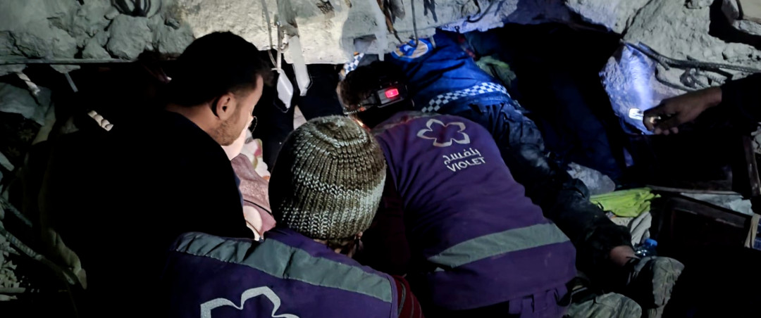 Violet i aktion i Armanaz, Idleb Governorate i Syrien