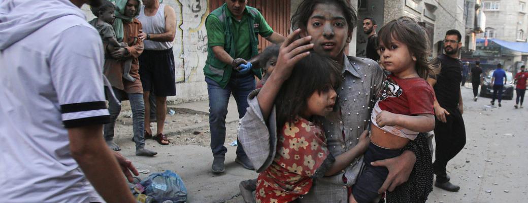 Børn efter eksplosion i Gaza