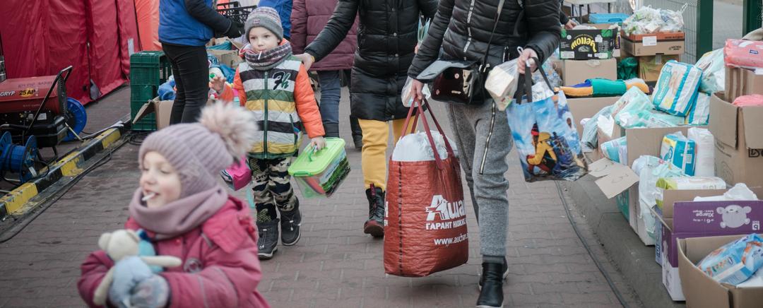 Børn ved vareuddeling Ukraine