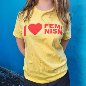 I love feminism t-shirt fra Mellemfolkeligt Samvirke